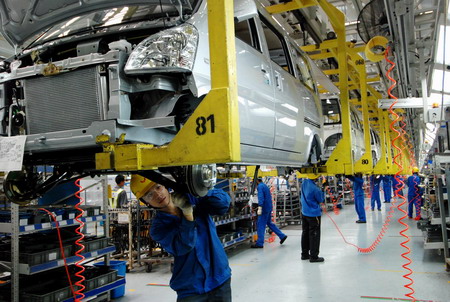 A production line at a SAIC Motor Corp plant in Shanghai. The carmaker says it will continue to increase sales and net profit dramatically this year. [China Daily] 