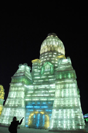 Harbin Ice and Snow World, one of the major venues for the 26th International Ice and Snow Festival, officially opens on January 5, 2010. The park features many large ice and snow sculptures based on landmarks from countries around the world. [CRI]