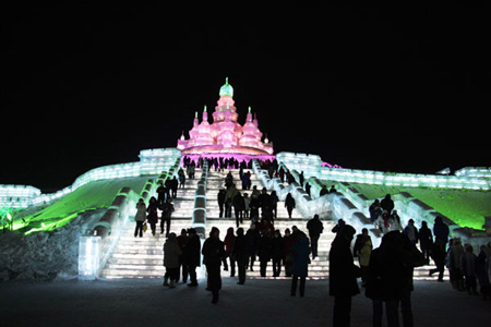 Harbin Ice and Snow World, one of the major venues for the 26th International Ice and Snow Festival, officially opens on January 5, 2010. The park features many large ice and snow sculptures based on landmarks from countries around the world. [CRI]