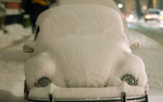 A car is seen covered with heavy snow in Germany. Germany encountered heavy snow on Jan.5, 2009, leaving transportation into half-standstill. [Chinawz.net]