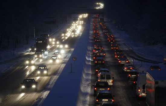 Germany encountered heavy snow on Jan.5, 2009, leaving transportation into half-standstill. [Chinawz.net]