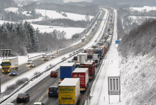 Germany encountered heavy snow on Jan.5, 2009, leaving transportation into half-standstill. [Chinawz.net]