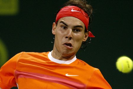 Spain's Rafael Nadal returns a shot against Potito Starace of Italy during the ATP Qatar Open tennis tournament in Doha January 6, 2010.