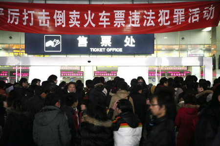 Train stations sell tickets for Spring Festival travel