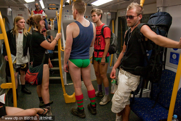 january 10, 2010, sydney, new south wales, australia: having grown from a small event in 2002 in new york to a global phenomenom, the &apos;no pants train ride&apos; in sydney drew double the number of participants for its second ride. completing one and a half circuits of the city circle cbd loop, they disembarked at circular quay and walked to the opera house for trophy photos. [cfp]