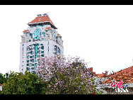 Xiamen University, colloquially known as Xia Da, located in Xiamen, Fujian Province, is the first university in China founded by overseas Chinese. Before 1949, it was named as : University of Amoy. The school motto: 'Pursue Excellence, Strive for Perfection'. This university rank is 13 in China. [Photo by Zhou Yunjie]