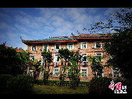 Xiamen University, colloquially known as Xia Da, located in Xiamen, Fujian Province, is the first university in China founded by overseas Chinese. Before 1949, it was named as : University of Amoy. The school motto: 'Pursue Excellence, Strive for Perfection'. This university rank is 13 in China. [Photo by Zhou Yunjie]