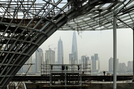 Photo taken on Jan. 9, 2010 shows a new look at the waterfront of the Huangpujiang River in Shanghai, east China.[Xinhua]