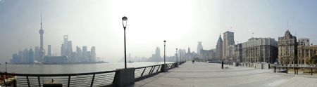 Photo taken on Jan. 9, 2010 shows a new look at the waterfront of the Huangpujiang River in Shanghai, east China.[Xinhua]