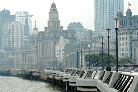 Photo taken on Jan. 9, 2010 shows a new look at the waterfront of the Huangpujiang River in Shanghai, east China.[Xinhua]