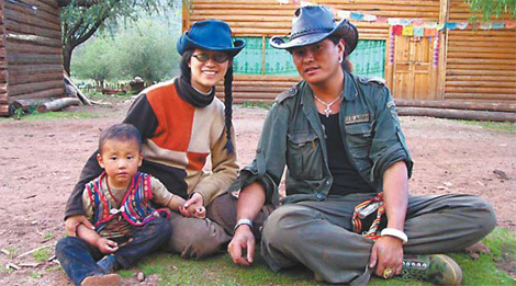 Erche Pinchu, his wife and nephew, in Lijiazui village.