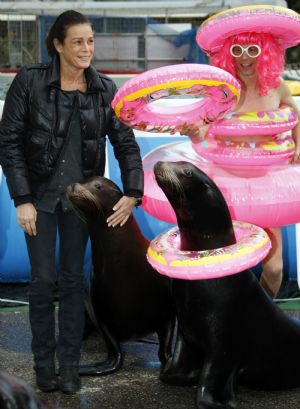 Princess Stephanie of Monaco (L) poses with clowns and sea lions two days before the opening of the 34th International Circus Festival of Monte Carlo,January 12, 2010. 