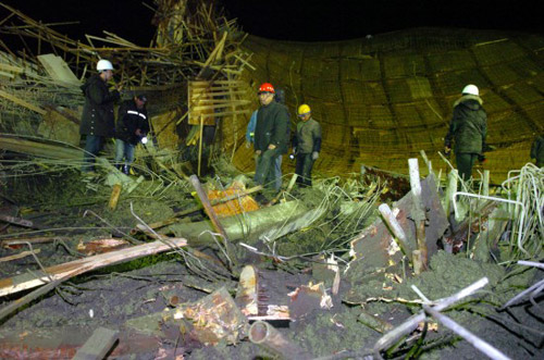 A rescue team searches for victims after a construction site scaffolding collapsed Tuesday, January 12, 2010, in Wuhu City, East China&apos;s Anhui Province. [Xinhua]