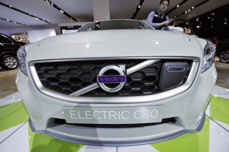 Volvo's Electric C30 car is presented during the second press preview day of the 2010 North American International Auto Show (NAIAS) at Cobo center in Detroit, Michigan, U.S.A., Jan. 12, 2010. [Xinhua]