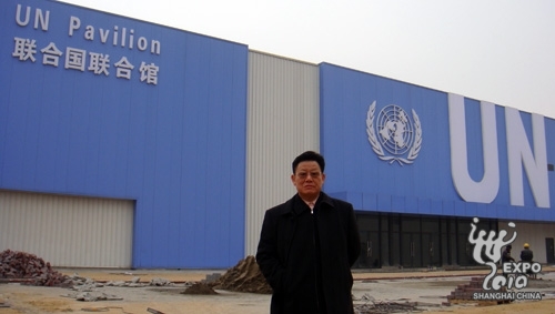 Sha Zukang, UN Under-Secretary-General for Economic and Social Affairs, visits the UN Pavilion.