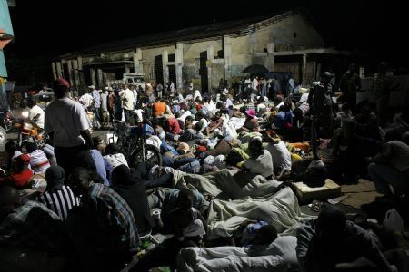 Residents sleep in the street after an earthquake in Port-au-Prince January 13, 2010. The 7.0 magnitude quake rocked Haiti, killing possibly thousands of people as it toppled the presidential palace and hillside shanties alike and leaving the poor Caribbean nation appealing for international help.[Xinhua/Reuters]
