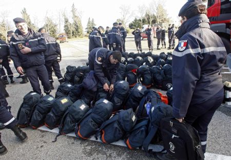 Members of French Civil Security rescue team who are based in Brignolles prepare to depart for Haiti from the military base of Istres, southern France, January 13, 2010. (Xinhua/Reuters Photo)
