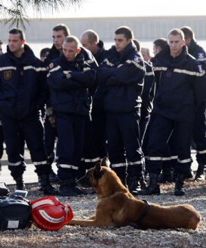 Members of French Civil Security rescue team who are based in Brignolles prepare to depart for Haiti with one of six specially trained sniffer dogs from the military base of Istres, southern France, January 13, 2010. The team will travel to Haiti to help with rescue efforts after a magnitude 7.0 earthquake hit the capital Port-au-Prince.(Xinhua/Reuters Photo)