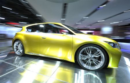  Lexus's LF-Ch hybrid concept car is presented during the second press preview day of the 2010 North American International Auto Show (NAIAS) at Cobo center in Detroit, Michigan, U.S.A., Jan. 12, 2010. (Xinhua/Zhang Jun) 