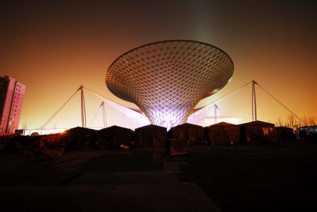 Photo taken on Jan. 12, 2010 shows the scenery of the Expo Axis during a trial illumination in the Expo Park in Shanghai, east China.(Xinhua Photo)