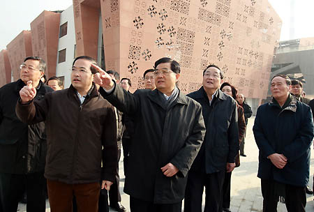 Hu Jintao (C), general secretary of the Central Committee of the Communist Party of China, Chinese president and chairman of the Central Military Commission, inspects the under-construction World Expo park in Shanghai, east China, Jan. 15, 2010. [Xinhua]