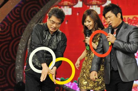 Famous Taiwan TV compere Hu Gua, Patty Hou and magician Luo Bin (from R to L) preform together during the shooting of 2010 Minnan (Southern Fujian) Dialect Spring Festival Eve TV Gala, jointly hosted by the Xiamen Satellite TV Station and the Taiwanese China Television ltd (CTV), at Xiamen, southeast China's Fujian Province, Jan. 13, 2010.