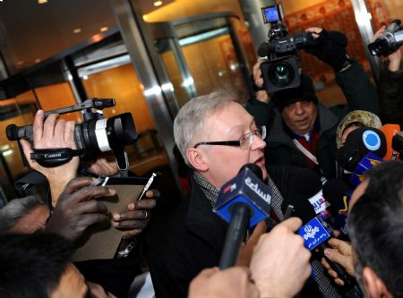  Russian Deputy Foreign Minister Sergei Ryabkov (C) is interviewed after the six powers' discussion on how to deal with Iran's nuclear issue at the European Union Mission in mid-town Manhattan, central New York City, the United States, Jan. 16, 2010. Diplomats from six powers met behind closed doors on Saturday to discuss how to deal with Iran's nuclear issue at a time when China called for more diplomatic efforts to achieve a comprehensive and long-term solution to the issue. The six powers, also known as P5 plus 1, are five permanent members of the UN Security Council -- Britain, China, France, Russia and the United States -- and Germany. (Xinhua/Shen Hong)