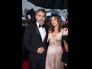 Actor George Clooney with guest, Italian actress/model Elisabetta Canalis, attend the 67th Annual Golden Globes Awards at the Beverly Hilton in Beverly Hills, CA Sunday, January 17, 2010. [HFPA/China.org.cn] 