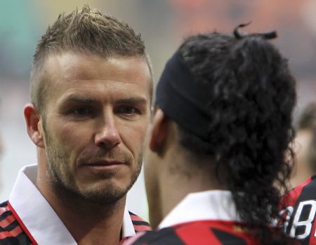 AC Milan's Ronaldinho (R) celebrates with his team mate David Beckham after scoring against Siena in their Italian Serie A soccer match at San Siro stadium in Milan, January 17, 2010. 