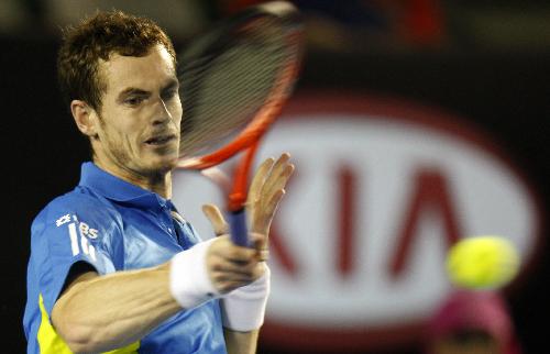 Andy Murray of Great Britain returns a shot during the first round match of men's singles against Kevin Anderson of South Africa in 2010 Australian Open in Melbourne, Jan.18, 2010. Murry won 3-0. (Xinhua/Wang Lili)