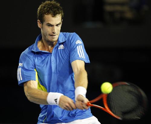 Andy Murray of Great Britain returns a shot during the first round match of men's singles against Kevin Anderson of South Africa in 2010 Australian Open in Melbourne, Jan.18, 2010. Murry won 3-0. (Xinhua/Wang Lili)