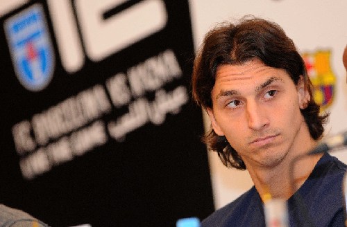 Barcelona's Zlatan Ibrahimovic listens to questions during a news conference at Movenpick hotel in Kuwait City December 20,2009. (Xinhua Photo) 