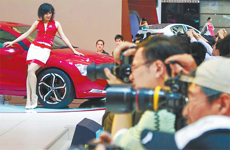 Visitors at the 2009 Shanghai Auto Show. The government's $586 billion stimulus package and a series of industry-friendly policies have helped revive the country's economy amid the global financial crisis. [China Daily]