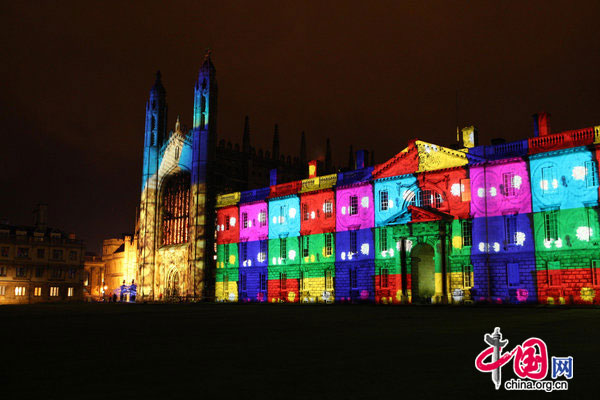  Kings College Chapel and Kings College at the University of Cambridge, in Cambridge city centre, is illuminated during a spectacular light show, marking the end of its 800th anniversary celebrations, which began exactly a year ago. [CFP]