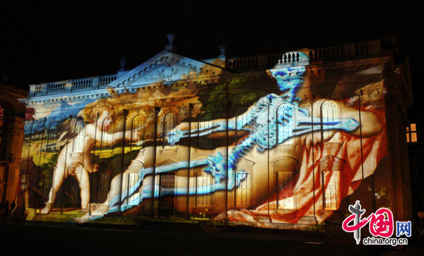 The Senate House at the University of Cambridge, in Cambridge city centre, is illuminated during a spectacular light show, marking the end of its 800th anniversary celebrations, which began exactly a year ago. [CFP]