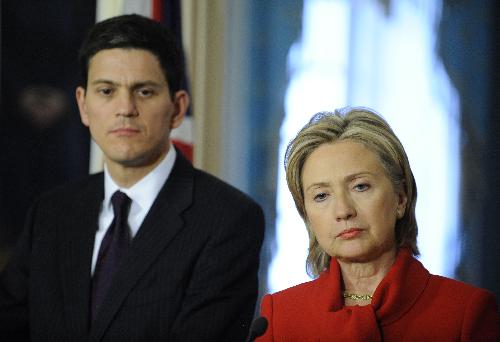 U.S. Secretary of State Hillary Clinton (R) and British Foreign Secretary David Miliband attend a joint press conference after their meeting in Washington D.C., capital of the United States, Jan. 21, 2010. (Xinhua/Zhang Jun)