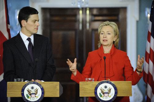 U.S. Secretary of State Hillary Clinton (R) and British Foreign Secretary David Miliband attend a joint press conference after their meeting in Washington D.C., capital of the United States, Jan. 21, 2010. (Xinhua/Zhang Jun)