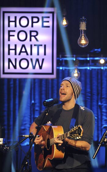 Singer Chris Martin of Coldplay performs during the 'Hope For Haiti Now: A Global Benefit For Earthquake Relief' telethon in London Jan. 22, 2010. [Xinhua/Reuters]