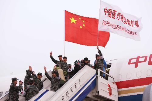 Members of Chinese medical care and epidemic prevention team wave before they board a plane to Haiti, in Beijing, capital of China, on Jan. 24, 2010. A 40-member Chinese medical care and epidemic prevention team left here for Haiti on Sunday afternoon on a chartered flight, which also carried 20 tonnes of medical supplies. [Xinhua]