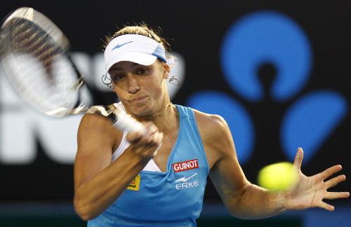 Yanina Wickmayer of Belgium returns the ball during the fourth round match of women's singles agasint her compatriot Justine Henin in 2010 Australian Open Tennis Championship in Melbourne Park, Jan. 24, 2010. (Xinhua/Wang Lili)