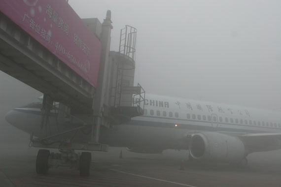 Thick fog delayed 111 flights and left more than 10,000 passengers stranded at an airport in southwest China's Sichuan Province Monday.