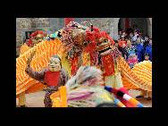 The ethnic Ke people perform folk Lion Dance in front of the tiger-shape fortress at Chebu Village of Dingnan county on January 21, 2010 in Jiangxi province of China. The upcoming New Year will be the year of Tiger which will fall on Feb 14 according to Chinese Lunar Calendar. (China.org.cn / CPF)