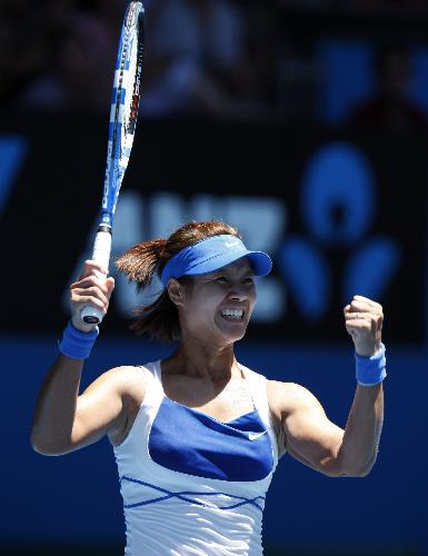 Li Na of China celebrates her victory over Caroline Wozniacki of Denmark during the women's singles fourth round match at the 2010 Australian Open tennis tournament in Melbourne, Australia, on Jan. 25, 2010. Li was qualified for the quarterfinal after beating Wozniacki by 2-0. (Xinhua/Wang Lili)