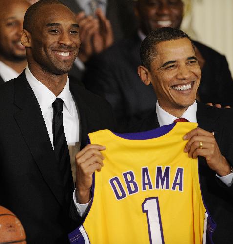 U.S. President Barack Obama poses with Los Angeles Lakers Guard Kobe Bryant(L) during an event with the 2008-2009 NBA Champion Los Angeles Lakers at the White House in Washington, January 25, 2010.(XInhua/Zhang Jun)