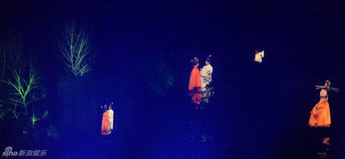 'Impression Dahongpao', a 70-minute live show, co-directed by Zhang Yimou, Wang Chaoge and Fan Yue is previewed Sunday at the Wuyi Mountains in Fujian Province, where Dahongpao – the finest Chinese oolong tea grows.It uses the natural landscape as the background and incarnates local folk tales, tea culture and town life. 