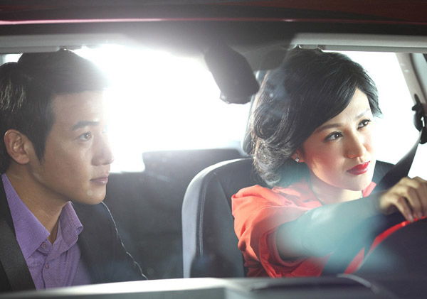 Chinese star couple Lu Yi and Bao Lei appear in a car commercial. Chinese star couple Lu Yi and Bao Lei recently joined hands to shoot a commercial for German carmaker Mercedes-Benz.[ent.sina.com.cn] 