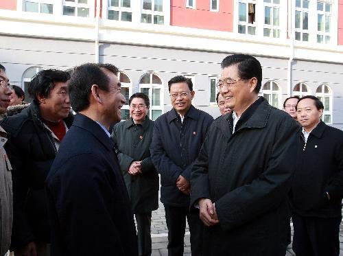 Chinese President Hu Jintao (R Front) talks with representatives during his inspection at a school in Ningqiang County in Hanzhong City, northwest China's Shaanxi Province, Jan. 24, 2010. 