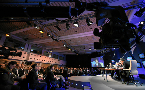 Participants are captured during the session &apos;What Is the &apos;New Normal&apos; for Global Growth?&apos; of the Annual Meeting 2010 of the World Economic Forum in Davos, Switzerland, January 27, 2010 at the Congress Centre. [WEF]