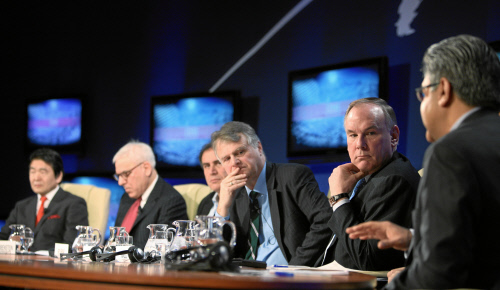 Participants are captured during the session &apos;What Is the &apos;New Normal&apos; for Global Growth?&apos; of the Annual Meeting 2010 of the World Economic Forum in Davos, Switzerland, January 27, 2010 at the Congress Centre. [WEF]