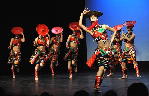 Students and teachers of the art troupe of China&apos;s Northeast Normal University perform a Dai ethnic dance at the Nicolas Salmeron Culture Center in Madrid, capital of Spain, Jan. 27, 2010. [Xinhua]